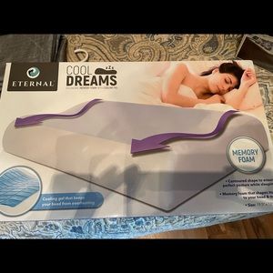 Cool Dreams Memory Foam Pillow